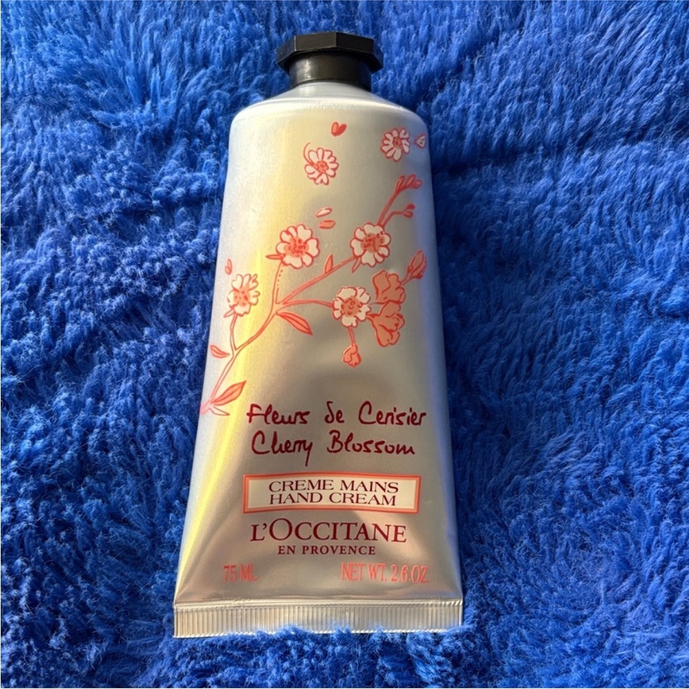 L'OCCITANE Lavender and Cherry Blossom Hand Cream Set - Picture 2 of 3